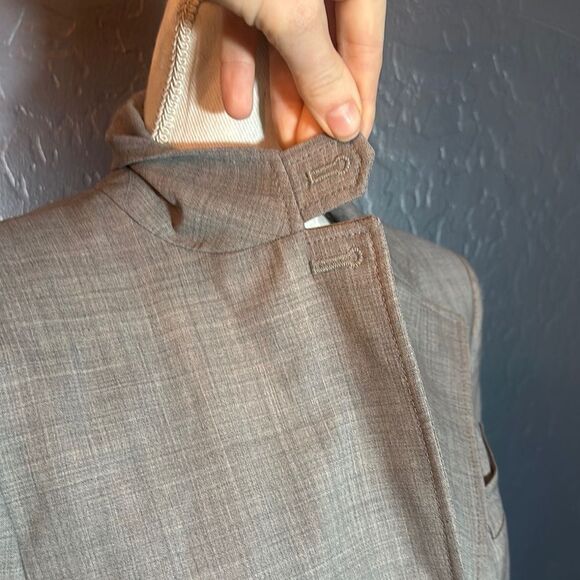 Theory Light Gray Structured Blazer with Notched Lapels and Fitted Silhouette - Picture 6 of 9